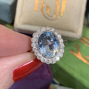 Elegante anello a forma di fiore con pietra ovale blu acqua per donna, design intarsiato, gioielli alla moda - Product Image 4