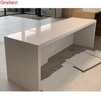Bancs longs en surface solide Corian blanc glacier, taille personnalisée, table de buffet de restaurant pour 8 personnes