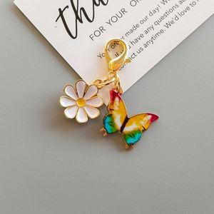 Cross-border Hot-selling Alloy Colorful Chrysanthemum Butterfly Pendant Keychain Bag Pendant <b>Light</b> Small Items Stock Wholesale - Product Image 2