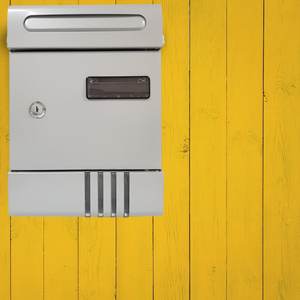 BOÎTE AUX LETTRES 'LUXURY' cm 204x65x290h-Jaune moutarde - Product Image 3