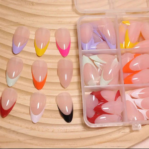 <span class=keywords><strong>Faux</strong></span> ongles fluorescents blancs de style français, prêts à poser, avec motifs carrés et rayures colorées pour les doigts - Product Image 2