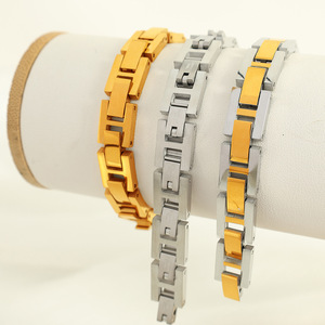 Correa de reloj de acero de titanio para hombres y mujeres, cierre plegable, estilo geométrico duradero, joyería para el día a día - Product Image 3