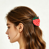 Vente en gros de pinces à cheveux 3D en forme de fruits (fraise, cerise, pastèque), pinces artisanales en PVC pour accessoires