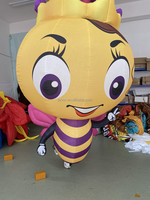 Modèle de dessin animé gonflable d'abeille mignonne pour la décoration suspendue
