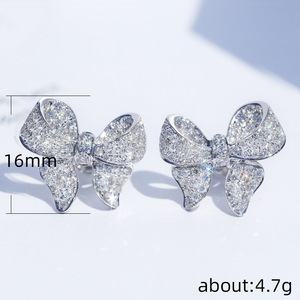 Piccoli orecchini a forma di fiocco per donna, eleganti orecchini con intarsi scintillanti, versatili gioielli per l'uso quotidiano - Product Image 5