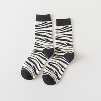 Chaussettes printemps-automne style couple vache motif cheval noir et blanc chaussettes pour femmes motif chat chaussettes mi-mollet
