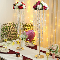 Vases hauts en métal doré et cristal pour centres de table de mariage, porte-bougie en métal avec perles de cristal scintillantes