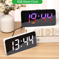 RGB Digitaler Wecker mit Farbwechsel-Stimmungslichtern, Alarmen, Schlummerfunktion, Helligkeitsregelung Tischuhr für Schlafzimmer Büro Schreibtisch Dekoration