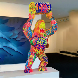 Moderne Décor <span class=keywords><strong>de</strong></span> Jardin En Plein Air Géant Rouge Résine <span class=keywords><strong>Roi</strong></span> Kong Figure Gorille <span class=keywords><strong>Tenue</strong></span> Huile Tambour Statues Sculpture - Product Image 3