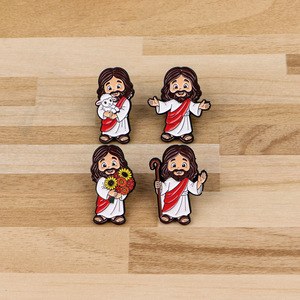 Broche en émail Jésus-<span class=keywords><strong>Christ</strong></span> mignon avec agneau dans les bras et bouquet <span class=keywords><strong>de</strong></span> fleurs, en métal souple, idéale comme cadeau pour l'Église chrétienne - Product Image 1