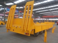 Semi-remorque surbaissée 3 essieux 50t 60t à double rampe pour le transport de machines lourdes, remorque surbaissée pour excavatrice