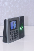 UA200 Lecteur d'empreintes digitales biométrique TCP/IP avec écran TFT 3 pouces, système de pointage des heures et de présence par carte d'identité
