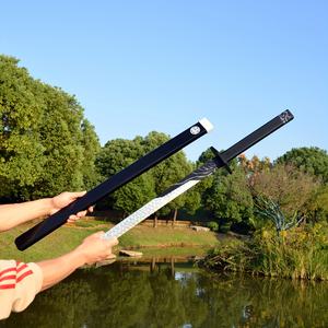 100cm PUフォーム製侍刀、76cm白鱗模様の刃と黒鞘付き、アニメコスプレパーティーやロールプレイング用のおもちゃの刀 - Product Image 1