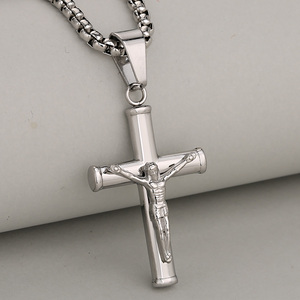 Colar com Pingente de Cruz Crucifixo Jesus em Aço Inoxidável Banhado a Ouro 18K PVD Joia Religiosa Cristã Presente para Homens e Mulheres - Product Image 4