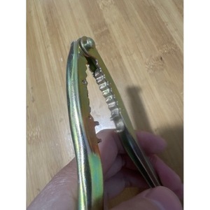 Casse-noix en acier inoxydable de forme irrégulière 63g, outil de décorticage en plastique pour fruits secs - Product Image 2