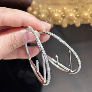 Orecchini a Cerchio Rotondi e Audaci per Donne, Gioielli Eleganti e Chic alla Moda - Product Image 2