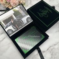 Dossiers d'invitation de mariage élégants faits main en velours noir avec feuille d'or verte, en acrylique et carton gris, artisanat de luxe personnalisé