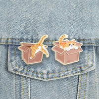 Vente en gros usine : Épinglette en métal émaillé souple, motif chat tigré orange mignon, en boîte carton, pour sacs à dos et vêtements