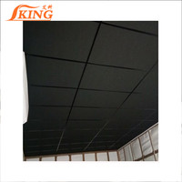 Plaque de plafond en fibre de verre ISOKING 120 kg/m³ avec tissu noir pour la décoration de toiture