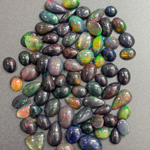 Exclusivamente caliente ópalo negro piedras preciosas sueltas tamaño libre forma mixta cabujones de ópalo negro hecho a mano producto a granel - Product Image 1