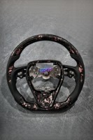 Volant de voiture en fibre de carbone de style sport rouge avec affichage LED pour Toyota Camry 8ème génération 2018-2023