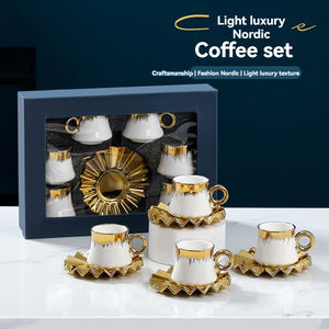 Ensemble de tasses et soucoupes en céramique plaquées or, style nordique européen, avec décor en relief doré - Product Image 2