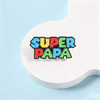 Broche en émail Super Papa style dessin animé, motif blocs de lettres colorés thème jeu vidéo rétro, badge de revers pour sac, cadeau de bijoux pour la Fête des Pères pour papa