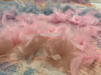 Tissu en dentelle à paillettes ombrées lourdes avec franges florales stéréo et plumes mélangées pour robe de gala de luxe