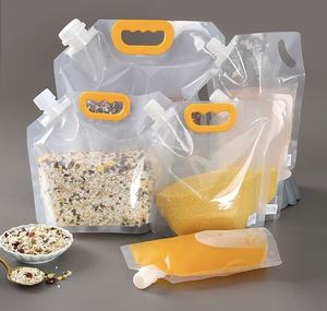 Pochettes souples réutilisables transparentes en PEHD 1L-10L avec bec verseur épaissi, résistantes à l'humidité, personnalisables pour bière, champagne, tequila, vodka, eau minérale - Product Image 5