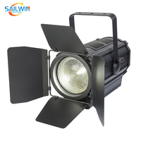 Projecteur de Fresnel ajusté à LED 300W Éclairage de studio de théâtre Éclairage de scène DMX Projecteur de Fresnel RGBW avec zoom automatique