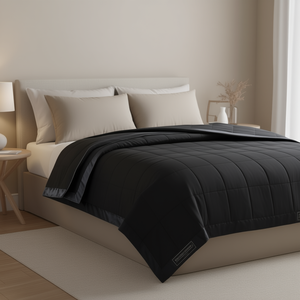 Coperta Leggera Alternativa alla Piuma, Trapuntata in Poliestere, Per Tutte le Stagioni, Moderna, Nera con Bordo in Raso - Product Image 2