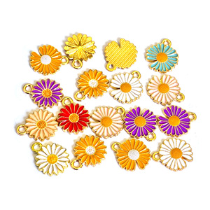 Breloques en forme de fleur de marguerite en alliage de zinc, jaunes, roses, blancs, violets, bleu lac, pendentifs pour bijoux, bracelets, colliers, boucles d'oreilles, porte-clés - Product Image 2