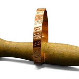 Bracelet manchette en métal fait main avec motif vague, design de luxe exquis, bracelet réglable, cadeau promotionnel original - Product Image 1