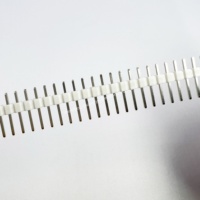 Connecteur de bande d'en-tête à une rangée 1x40 broches connecteur automatique mâle à pas de 2.54mm pour cartes PCB