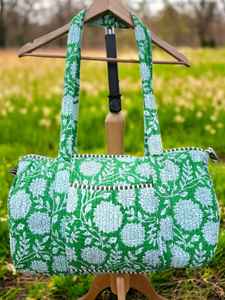 Sac de voyage matelassé en coton durable, spacieux, léger, fait main, idéal pour la gym, le travail, les sports ou les courts séjours - Product Image 6