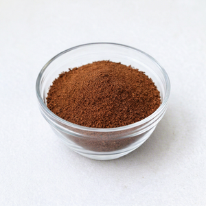 Poudre de feuilles de clou de girofle 100% pure, séchée par atomisation, qualité alimentaire, extrait végétal, conditionnée sous vide dans un récipient en plastique, culture artificielle, été - Product Image 1
