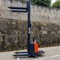 Empileur électrique à double levage Entrepôt extérieur Logistique Chariot élévateur à palettes de 1.5 tonnes Piles de chargement et de déchargement hydrauliques