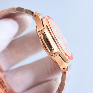 Montre de luxe vintage sportive, hommage au design octogonal, lunette incrustée de pierres précieuses colorées, bracelet finition satinée, étanche 30m - Product Image 4