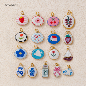 La Panière Peinte |   Pendentifs en émail plaqués or PVD 18 carats en acier inoxydable, motifs nature morte peints à la main, pour la fabrication de bijoux - Product Image 5