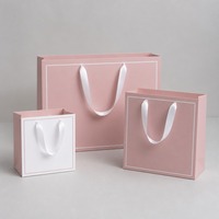 Ensemble de sacs shopping personnalisés rose poudré, 3 tailles, avec poignées en ruban de satin blanc, vente en gros directe d'usine pour les magasins de mode