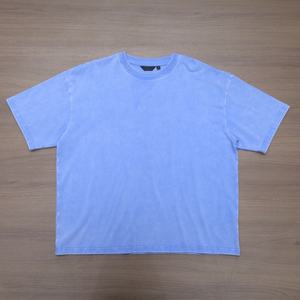 Camiseta personalizada para hombre con lavado ácido, logotipo serigrafiado, 100% algodón, hombros caídos, estilo oversized. - Product Image 1