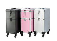 Valise de maquillage à roulettes en aluminium noir, grande capacité, avec fermeture ouverte, pour salon de beauté