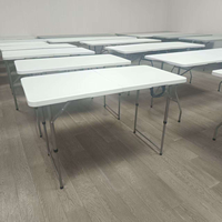 Table pliante d'extérieur portable personnalisée et économique / Table de jardin pliable en plastique blanc de 6/8 pieds au design moderne pour événements et réceptions