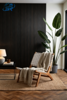 Panneau mural acoustique insonorisant en bois à lattes modernes avec dos en fibre de polyester pour bureau, maison, appartement, salon