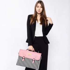 Muestras Gratis de Mochilas Premium Impermeables para Portátiles con Logotipos Personalizados para Empresas, Universidades y Retiros a Precios de Mayoreo - Product Image 5