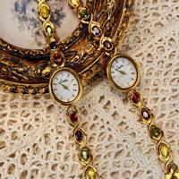 Nouvelle montre vintage pour femme avec pierres précieuses colorées, bijoux rétro personnalisés de luxe léger, montre-bracelet dorée noble, petite et mignonne