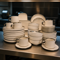 Service de table en porcelaine écologique de conception européenne avec incrustations dorées, compatible micro-ondes et lave-vaisselle, vaisselle de table pour la maison