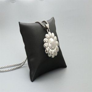 Collier pendentif tournesol en acier inoxydable, bijou unisexe, cadeau tendance, design rond argenté - Product Image 2