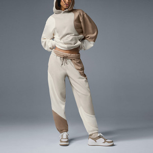 RUIQUWIN, venta al por mayor, conjunto de ropa deportiva de 2 piezas de alta calidad para mujer, pantalones de chándal con capucha de retazos, traje de entrenamiento suelto, chándal informal - Product Image 3