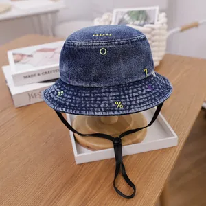 Chapeau seau brodé en jean bleu pour enfants, nouveau, mignon, coréen, en denim, vintage, avec garniture à sangle, été, collection